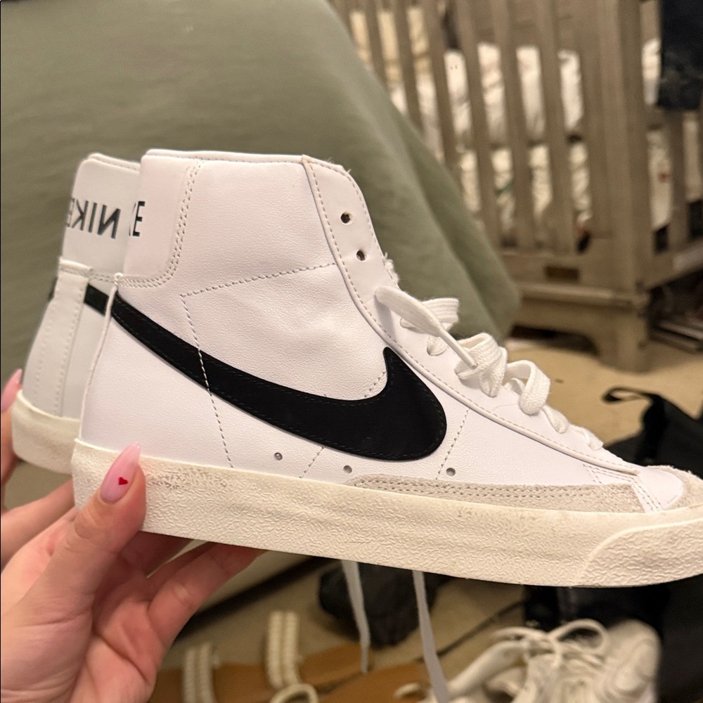 Nike blazer White and Black High-Tops size 7